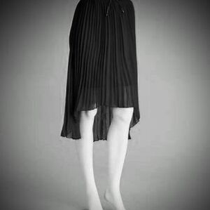 SIMPLY VERA SKIRT(W 26" L 32")(NWOT)